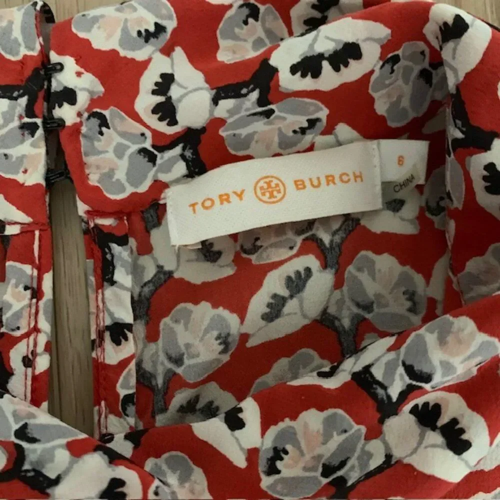 Tory Burch 100% Silk Blouse – Size 6 – Red, White & Black‎ Print
